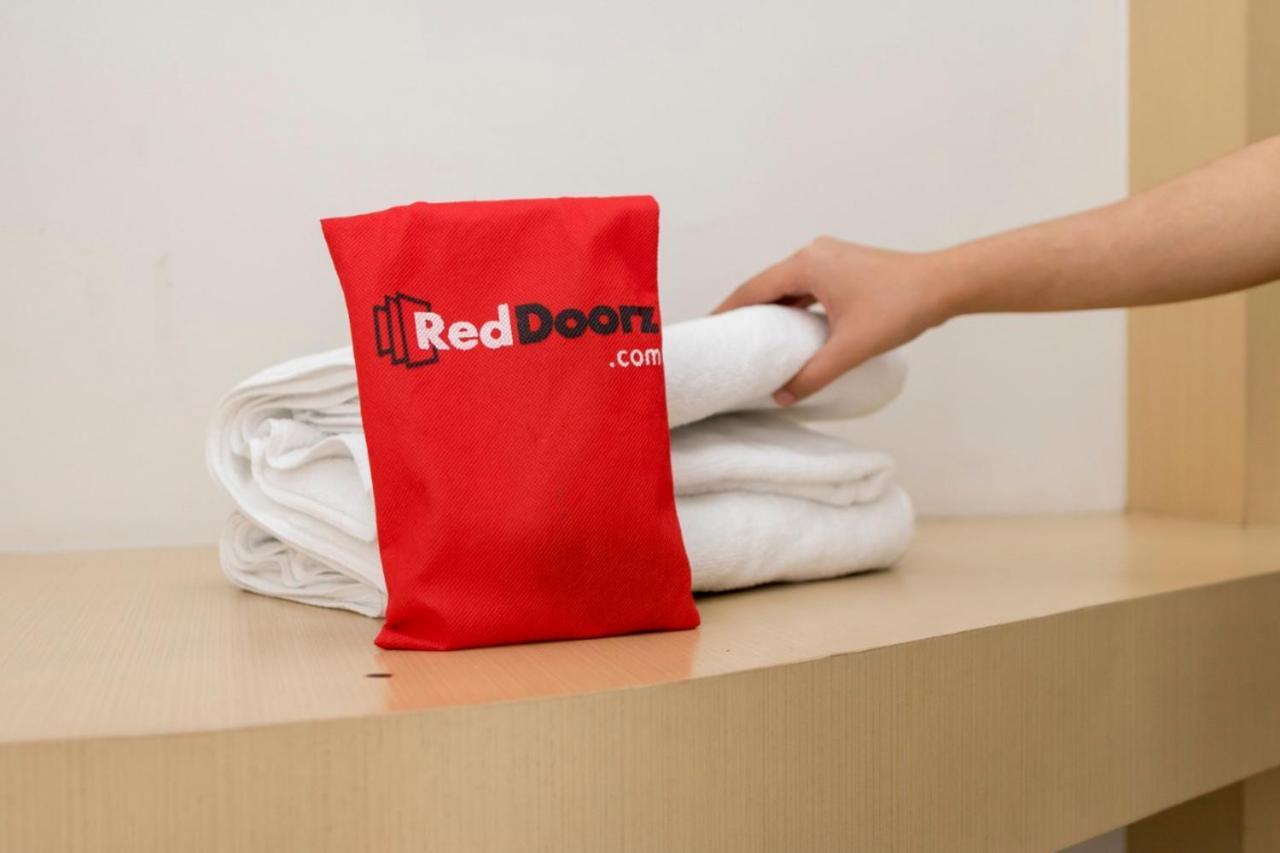 Reddoorz At Mayjen Sungkono سورابايا المظهر الخارجي الصورة